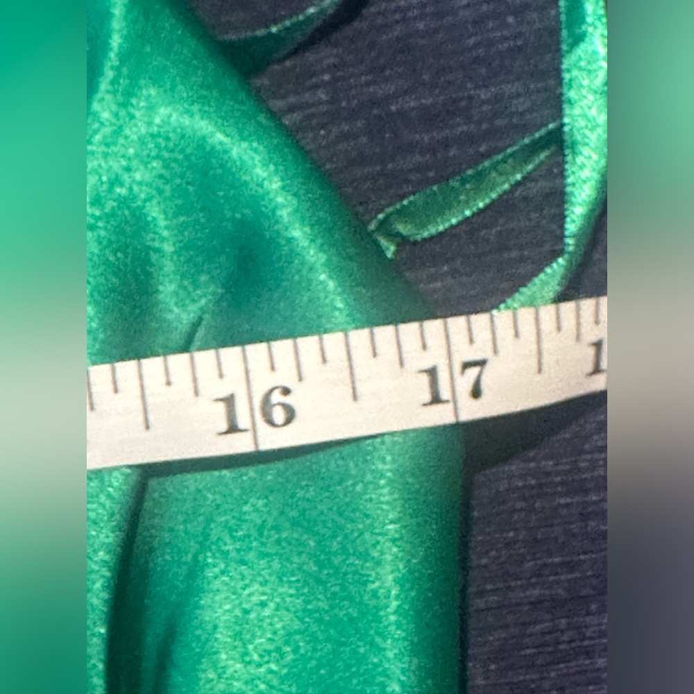Elegant Green One-Shoulder Dress - Picture 12 of 15